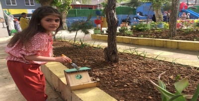 MİNİKLERİN ELLERİNDEN KUŞLARA YUVA