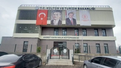 MODERN K&Uuml;T&Uuml;PHANELER &Ouml;ĞRENCİLERİN G&Ouml;ZDESİ