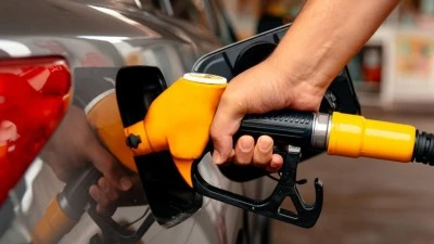 MOTORİNDE İNDİRİM BEKLENTİSİ