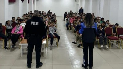 ÖĞRENCİLERE POLİSLİK VE GÜVENLİK BİLGİLENDİRMESİ