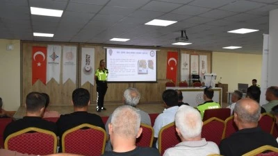 OKUL SERVİS ŞOFÖRLERİNE TRAFİK EĞİTİMİ VERİLDİ