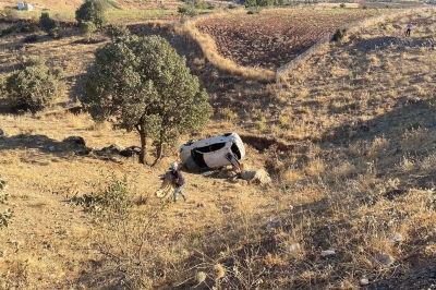 OTOMOBİL ŞARAMPOLE YUVARLANDI