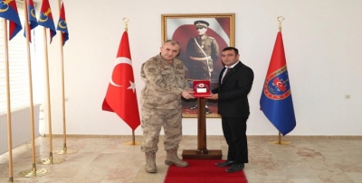 ÖZCAN’DAN JANDARMA’YA PLAKET