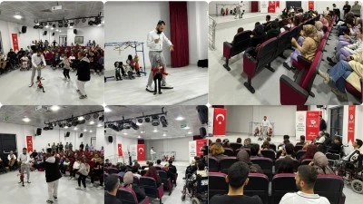 ÖZEL BİREYLER KUKLA GÖSTERİSİYLE EĞLENDİ
