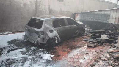 PARK HALİNDEKİ 3 OTOMOBİL ALEVLERE TESLİM OLDU
