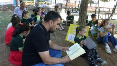 PARKTA KİTAP OKUMA ŞENLİĞİ