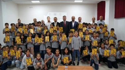 REKTÖR DEMİR, İLKOKUL ÖĞRENCİLERİYLE BİR ARAYA GELDİ
