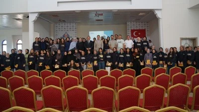 REKTÖR DEMİR ÖĞRENCİLERLE BULUŞTU