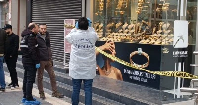 ŞEHRİN G&Ouml;BEĞİNDE KUYUMCU SOYGUNU!