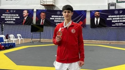 SEMİH &Ccedil;ELİK&rsquo;TEN T&Uuml;RKİYE &Uuml;&Ccedil;&Uuml;NC&Uuml;L&Uuml;Ğ&Uuml;