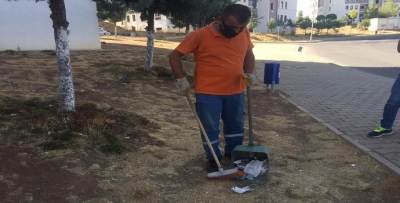 SOKAĞA RASTGELE ATILAN MASKELER TEHLİKE SAÇIYOR 