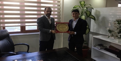 SONGUR’DAN, ALTUNÇ’A TEŞEKKÜR PLAKETİ 