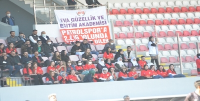 STADYUMDA RENKLİ GÖRÜNTÜ
