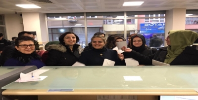 TUTUKLU KADINLARA KART GÖNDERDİLER
