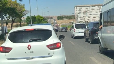 ÜNİVERSİTE YOLUNDA TRAFİK ÇİLESİ 