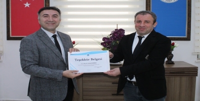 ÜNİVERSİTE'DE 'TEŞEKKÜR' TAKDİMİ
