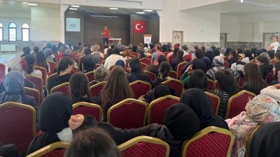 &Uuml;NL&Uuml; AKADEMİSYEN &Ouml;ĞRENCİLERLE BULUŞTU