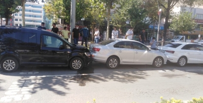 ÜST ÜSTTE KAZALAR YAŞANDI