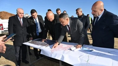 VALİ CANALP: TRAFİK SORUNU B&Uuml;Y&Uuml;K &Ouml;L&Ccedil;&Uuml;DE &Ccedil;&Ouml;Z&Uuml;LECEK