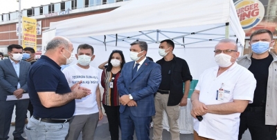 VALİ ŞAHİNDEN AŞI STANDINA ZİYARET