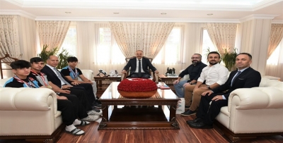 VALİ ŞAMPİYONLARI AĞIRLADI