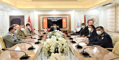 VALİLİK, TAM KAPANMADA YAPILACAK YARDIMLARI DEĞERLENDİRDİ