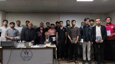 YAZAR KEMAL TARHAN &Ouml;ĞRENCİLERLE BULUŞTU