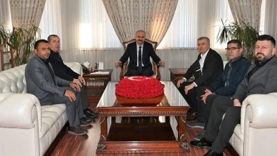 YENİ Y&Ouml;NETİM VALİ CANALP'İ ZİYARET ETTİ