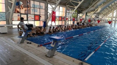 YÜZME KURSUNA 5 BİN KİŞİ BAŞVURU
